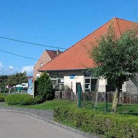 Дом отдыха Luxueuze Stacaravan 4pers Met Terras En Tuintje Бреден